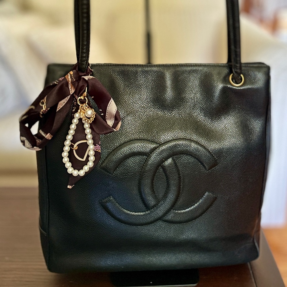AUTHENTIC Chanel CC Caviar Tote